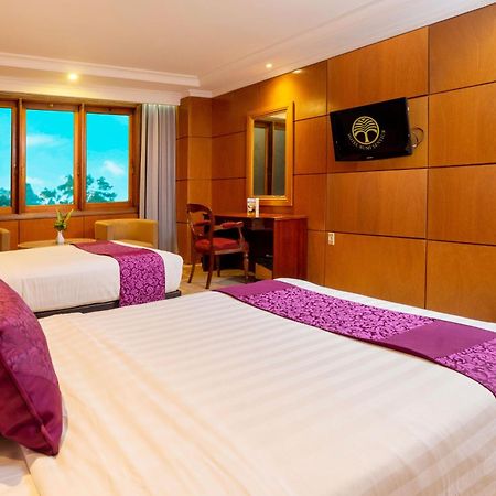 Hotel Bumi Senyiur Samarinda Bagian luar foto