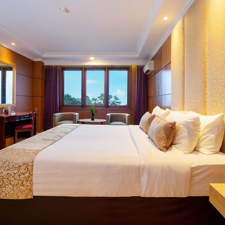 Hotel Bumi Senyiur Samarinda Bagian luar foto